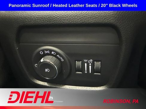 Used 2023 Jeep Grand Cherokee Limited w/ Black Appearance Package AWD/4WD image 25