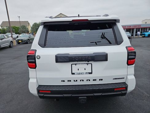 Certified 2025 Toyota 4Runner 4WD image 4
