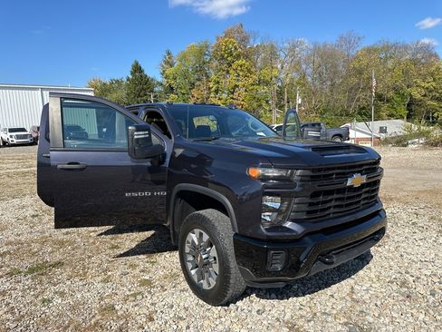 Used 2024 Chevrolet Silverado 2500 Custom w/ Custom Value Package image 33