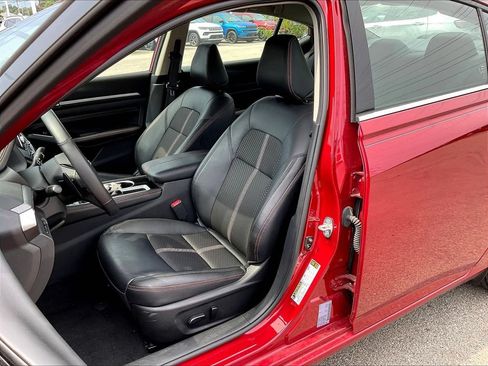 Used 2023 Nissan Altima 2.5 SR FWD image 9