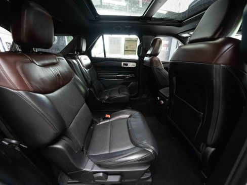 Used 2023 Ford Explorer Platinum w/ Technology Package AWD/4WD image 25