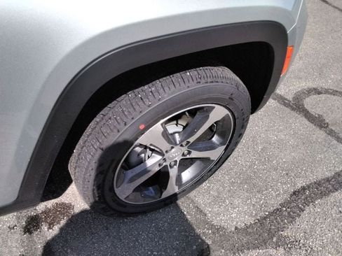 New 2026 Jeep Grand Cherokee Limited AWD/4WD image 17