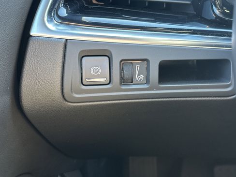 Used 2022 Cadillac XT6 Luxury image 29