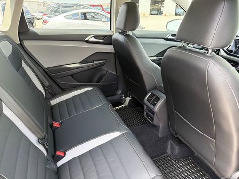 Used 2022 Volkswagen Taos SEL AWD/4WD image 27
