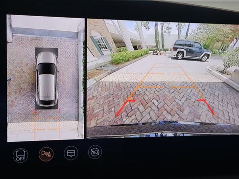 Certified 2025 Cadillac Optiq Luxury 2 w/ LPO, Floor Liner Package AWD/4WD image 22