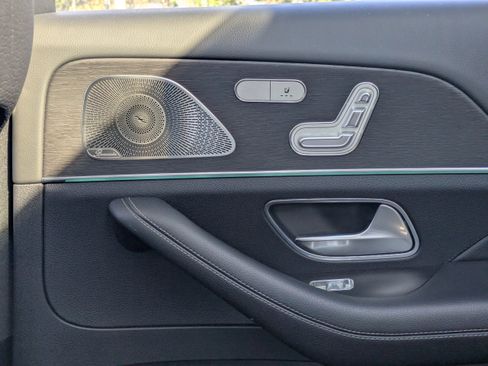 Used 2021 Mercedes-Benz GLS 450 4MATIC image 17