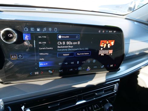 Certified 2026 Chevrolet Traverse LT w/ Sun and Wheel Package image 25