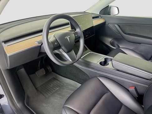 Used 2022 Tesla Model Y Long Range image 7