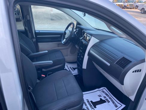Used 2010 Dodge Grand Caravan SE image 8