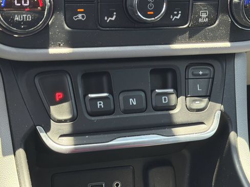 Used 2019 GMC Terrain SLE w/ Driver Convenience Package FWD image 6