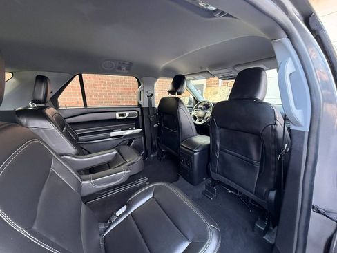 Used 2022 Ford Explorer XLT w/ Equipment Group 202A AWD/4WD image 19