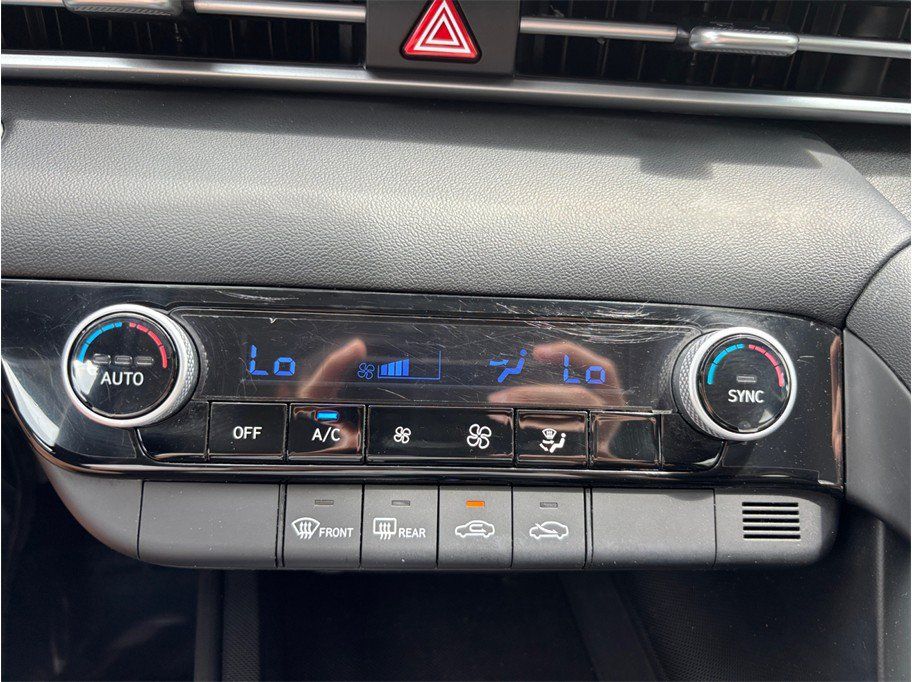 Used 2023 Hyundai Elantra SEL FWD image 27