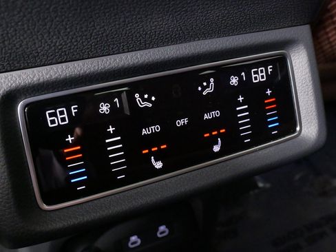 Used 2024 Audi Q8 e-tron Premium Plus w/ Premium Plus Package image 43