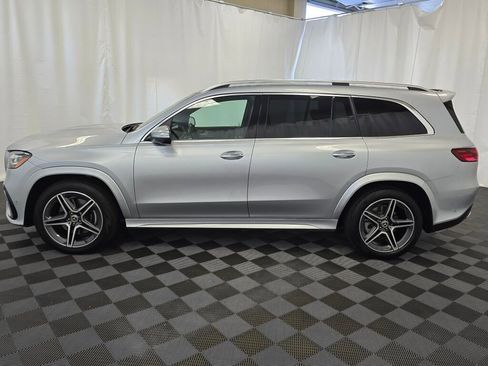 Used 2024 Mercedes-Benz GLS 450 4MATIC image 3
