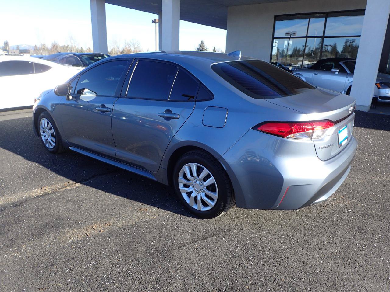 Used 2020 Toyota Corolla LE FWD image 3