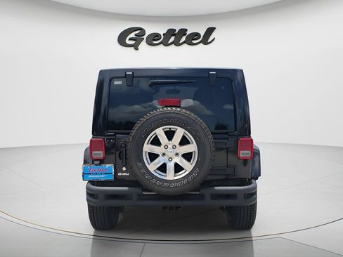 Used 2017 Jeep Wrangler Unlimited Sahara w/ Connectivity Group AWD/4WD image 6