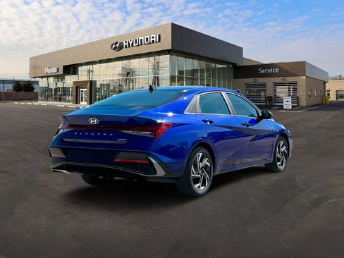 New 2025 Hyundai Elantra Limited image 7