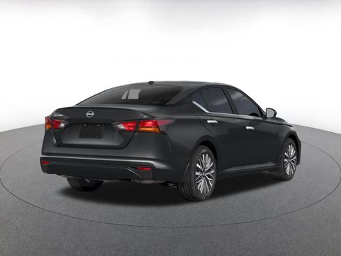 Used 2025 Nissan Altima 2.5 SV FWD image 2