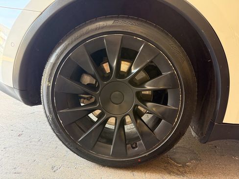 Used 2021 Tesla Model Y Long Range AWD/4WD image 25
