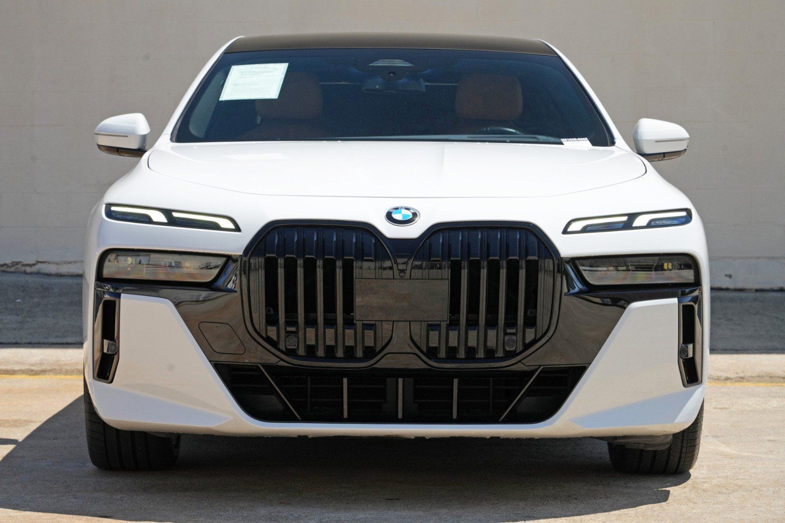 Used 2023 BMW 740i w/ Parking Assistance Package RWD image 7
