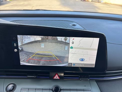 Used 2025 Hyundai Elantra Limited image 17