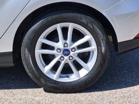 Used 2018 Ford Focus SE FWD image 14