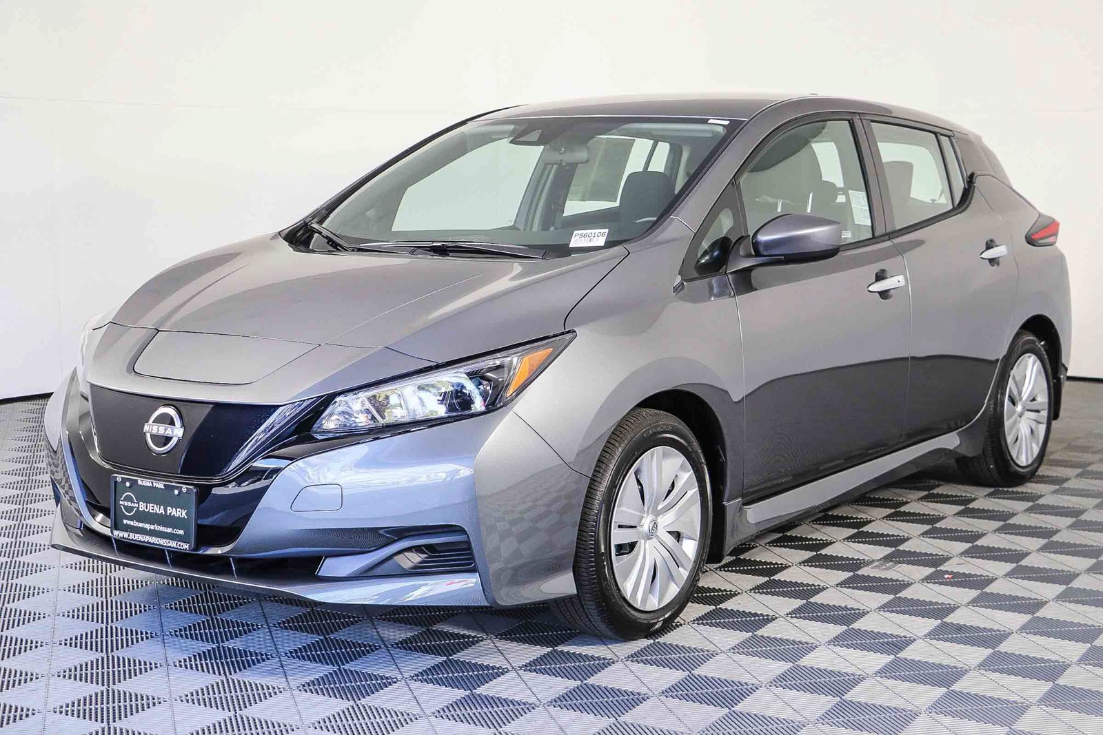 Used 2025 Nissan Leaf S FWD image 3