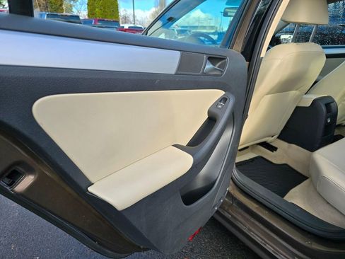 Used 2013 Volkswagen Jetta SE image 15