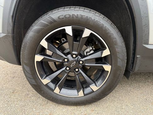 Used 2025 Chevrolet Equinox RS w/ Convenience Package III AWD/4WD image 9