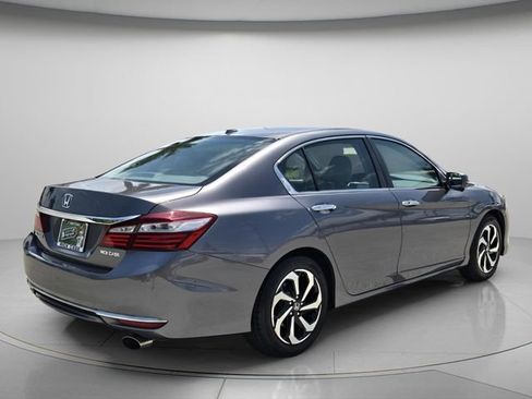 Used 2017 Honda Accord EX-L image 7