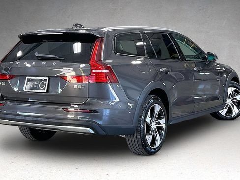 Used 2025 Volvo V60 B5 Cross Country Plus AWD/4WD image 7
