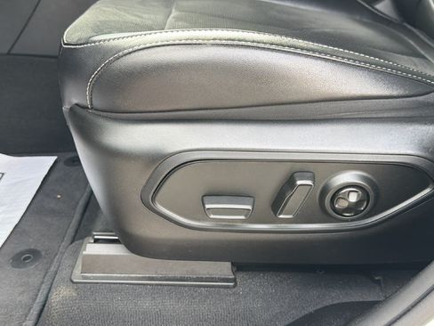 Used 2023 Jeep Grand Cherokee L Laredo AWD/4WD image 10