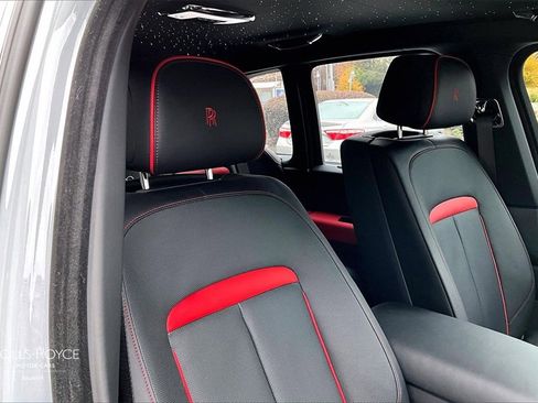 Used 2024 Rolls-Royce Cullinan Black Badge image 32