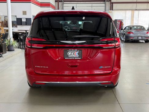 Used 2025 Chrysler Pacifica Select FWD image 3