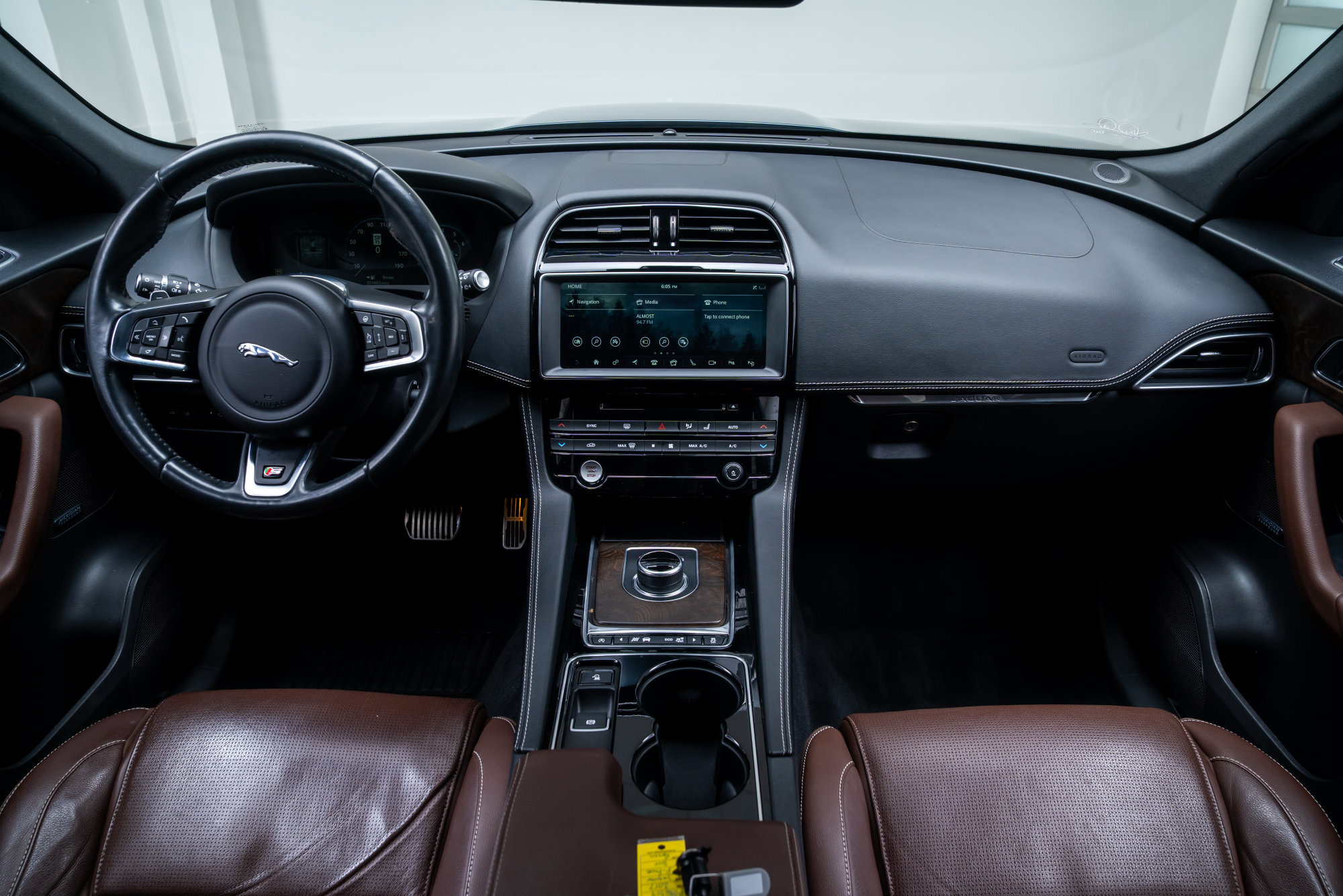 Used 2017 Jaguar F-PACE S AWD/4WD image 9