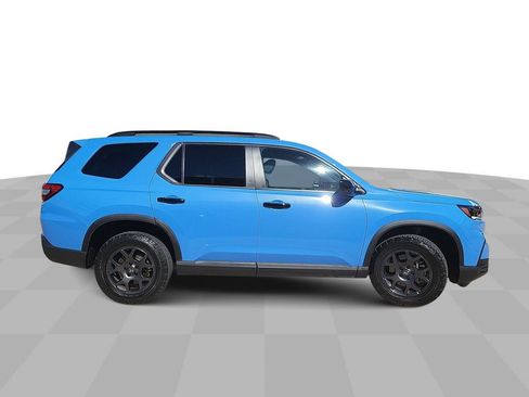 Used 2025 Honda Pilot TrailSport image 9