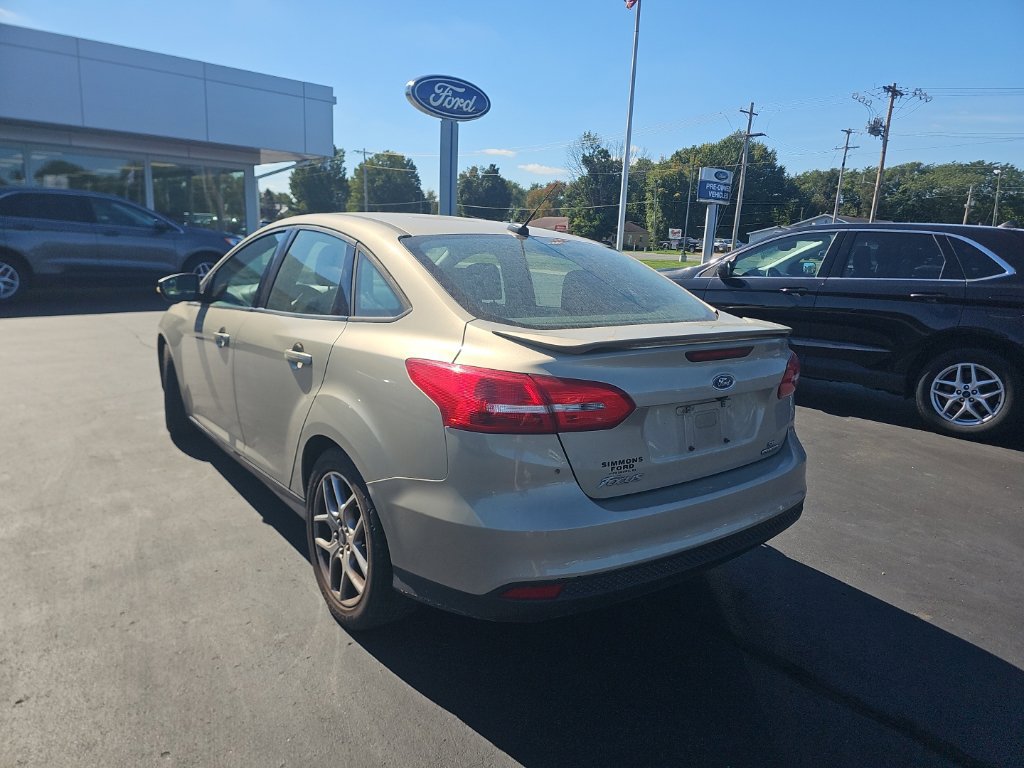 Used 2015 Ford Focus SE w/ Equipment Group 201A FWD image 8
