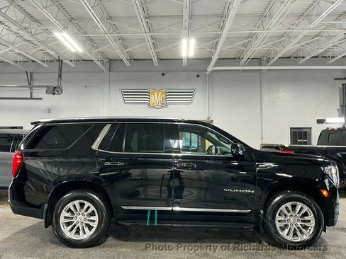 Used 2021 GMC Yukon SLT image 2