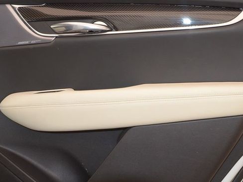 Used 2023 Cadillac XT6 Sport w/ Technology Package AWD/4WD image 14