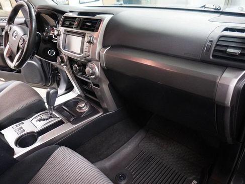 Used 2017 Toyota 4Runner SR5 AWD/4WD image 19