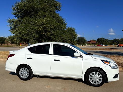 Used 2019 Nissan Versa S Plus image 35