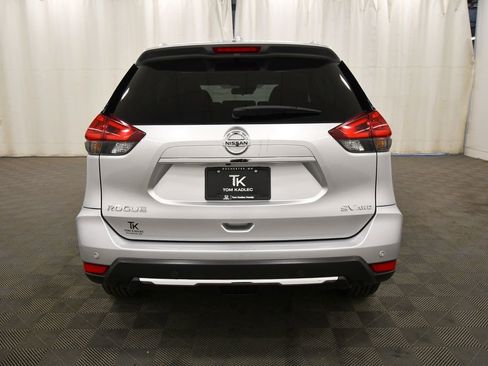 Used 2019 Nissan Rogue SV w/ Premium Package AWD/4WD image 6