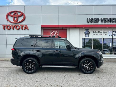 Used 2024 Lexus GX 550 w/ Accessory Package (31) image 7