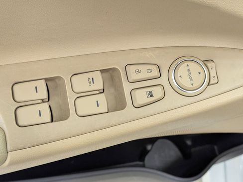 Used 2012 Hyundai Sonata GLS image 11