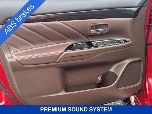 Used 2018 Mitsubishi Outlander SEL image 13