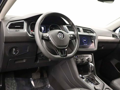Used 2020 Volkswagen Tiguan SE w/ Panoramic Sunroof Package AWD/4WD image 15