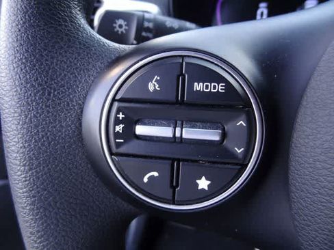 Used 2025 Kia Soul LX w/ LX Technology Package FWD image 15