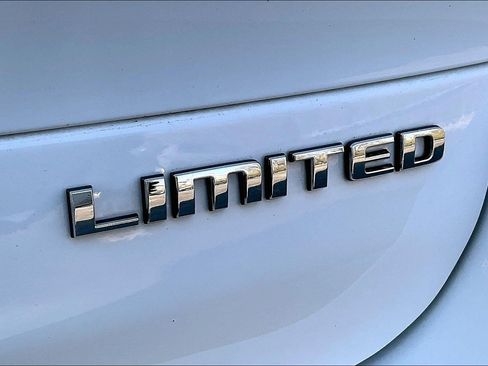 Used 2021 Jeep Grand Cherokee L Limited AWD/4WD image 23