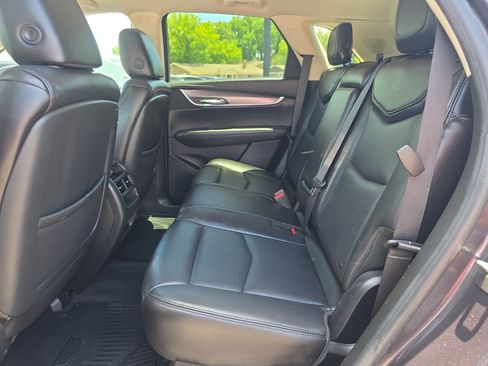 Used 2018 Cadillac XT5 Luxury w/ Driver Awareness Package FWD image 11