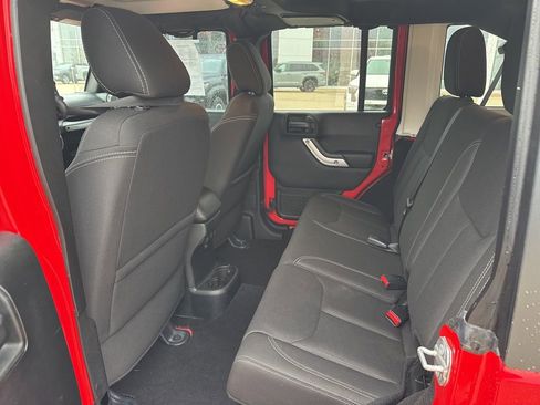 Used 2017 Jeep Wrangler Unlimited Sahara w/ Connectivity Group image 10